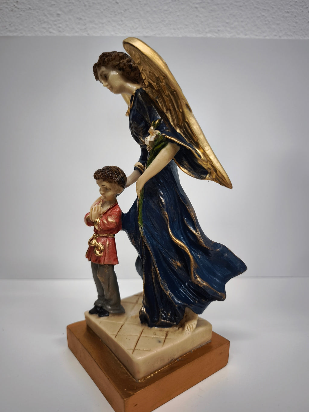 Ángel de la Guarda con Niño o Niña 22 cm | Pintado a Mano en Poliestireno Reciclado