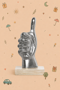 Escultura Decorativa "Pulgar Hacia Arriba" – Mano de Aluminio y base de Madera